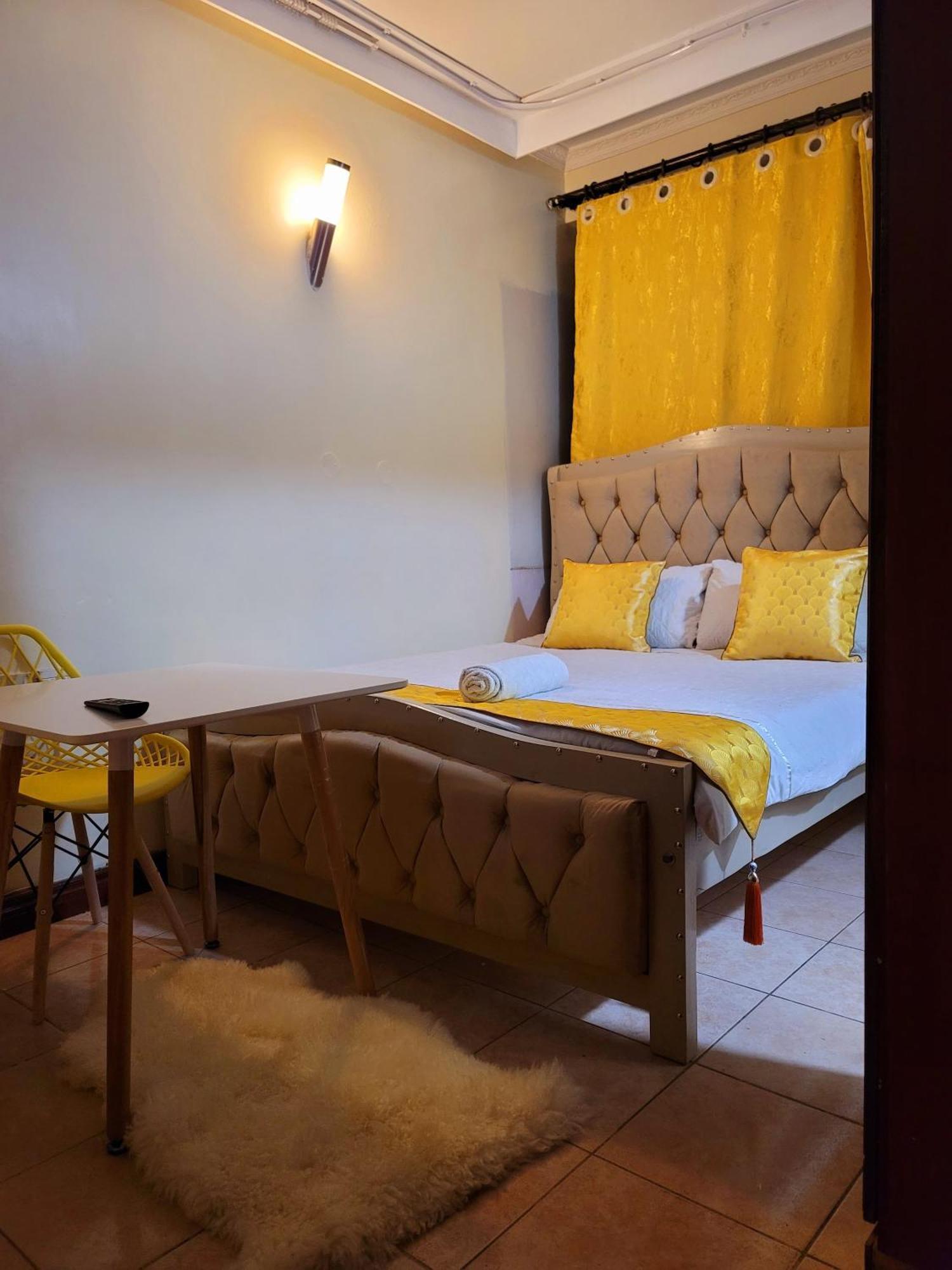 Sunrise Blue Moon B&B ナイロビ エクステリア 写真